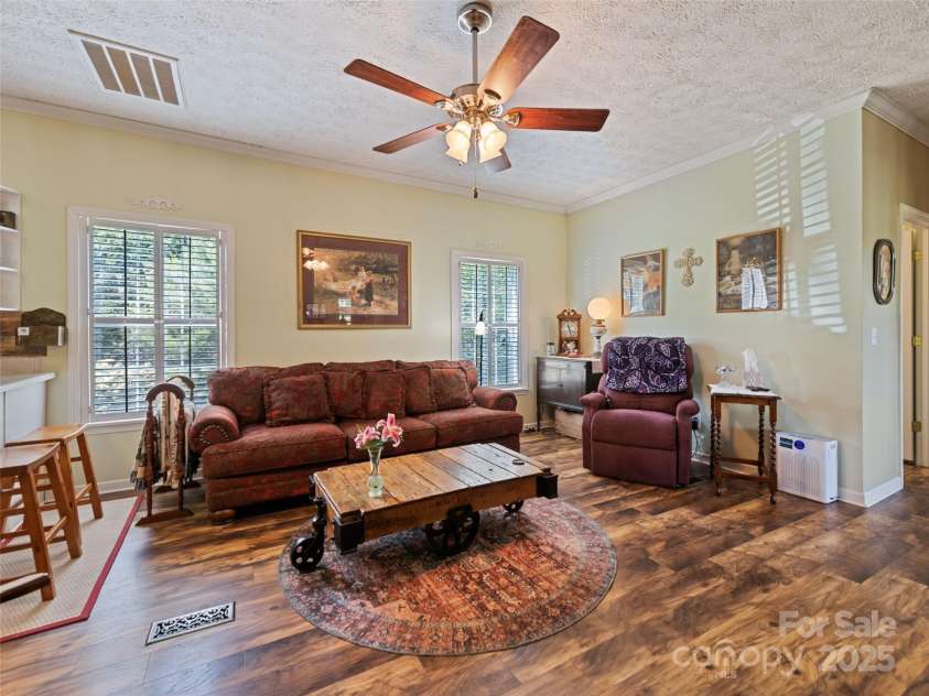 32 Perseverance Drive, Canton, NC 28716.  MLS# CAR4282125, YatesRealty ID 27213. 