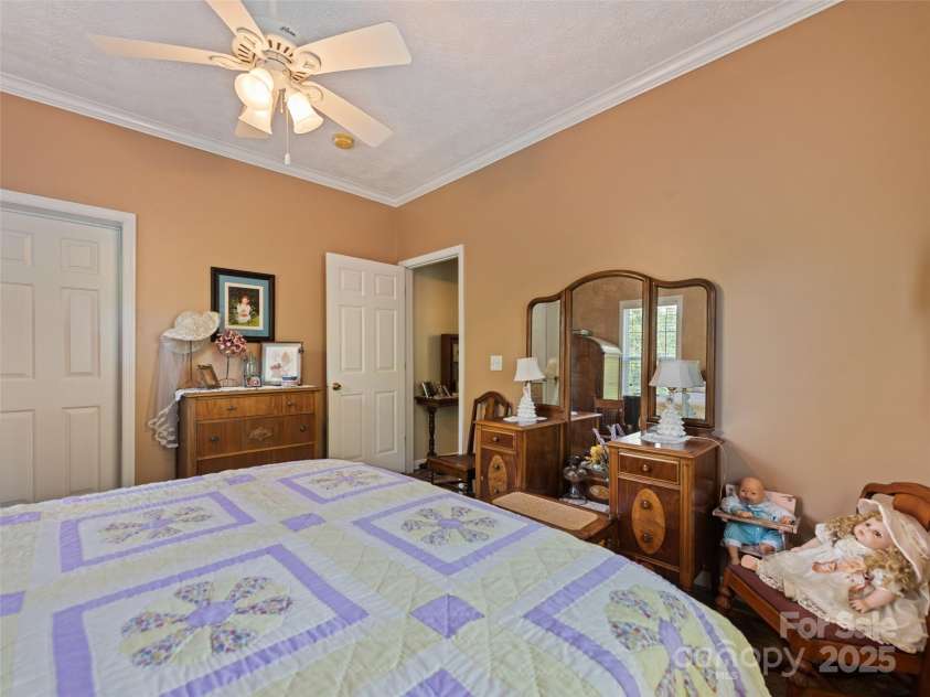 32 Perseverance Drive, Canton, NC 28716.  MLS# CAR4282125, YatesRealty ID 27213. 