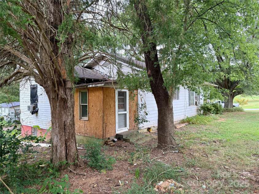 109 Nc 120 Highway, Mooresboro, NC 28114.  MLS# CAR4283651, YatesRealty ID 27214. 