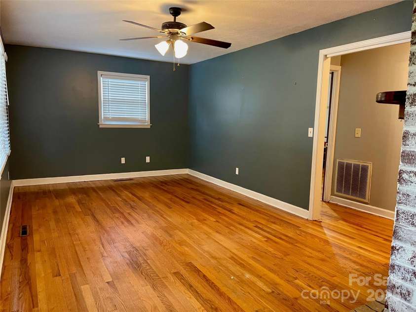 122 Eastview Street, Hudson, NC 28638.  MLS# CAR4283320, YatesRealty ID 27215. 