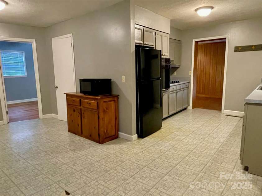 122 Eastview Street, Hudson, NC 28638.  MLS# CAR4283320, YatesRealty ID 27215. 