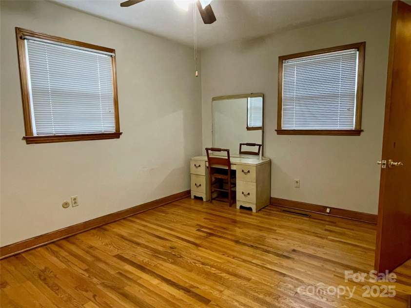 122 Eastview Street, Hudson, NC 28638.  MLS# CAR4283320, YatesRealty ID 27215. 