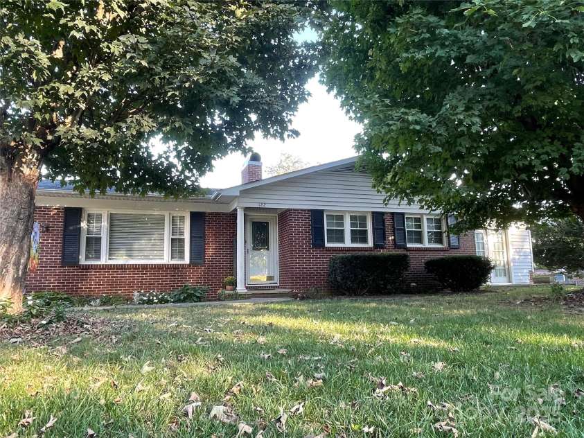 122 Eastview Street, Hudson, NC 28638.  MLS# CAR4283320, YatesRealty ID 27215. 