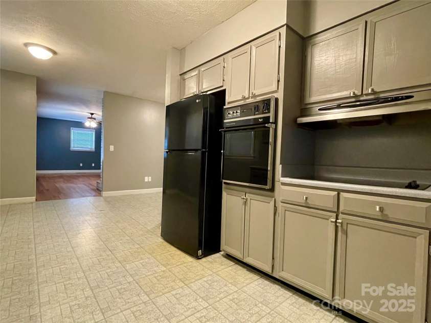 122 Eastview Street, Hudson, NC 28638.  MLS# CAR4283320, YatesRealty ID 27215. 