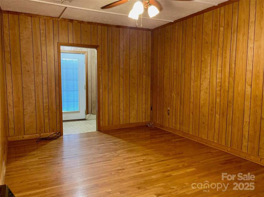 122 Eastview Street, Hudson, NC 28638.  MLS# CAR4283320, YatesRealty ID 27215. 