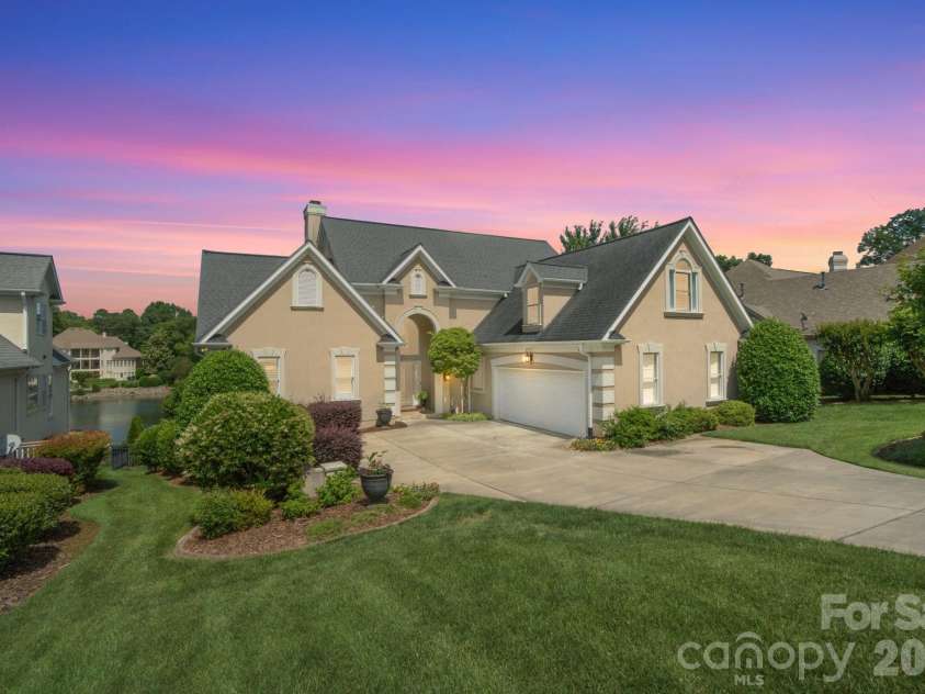 17825 Spinnakers Reach Drive, Cornelius, NC 28031.  MLS# CAR4342423, YatesRealty ID 27215. 