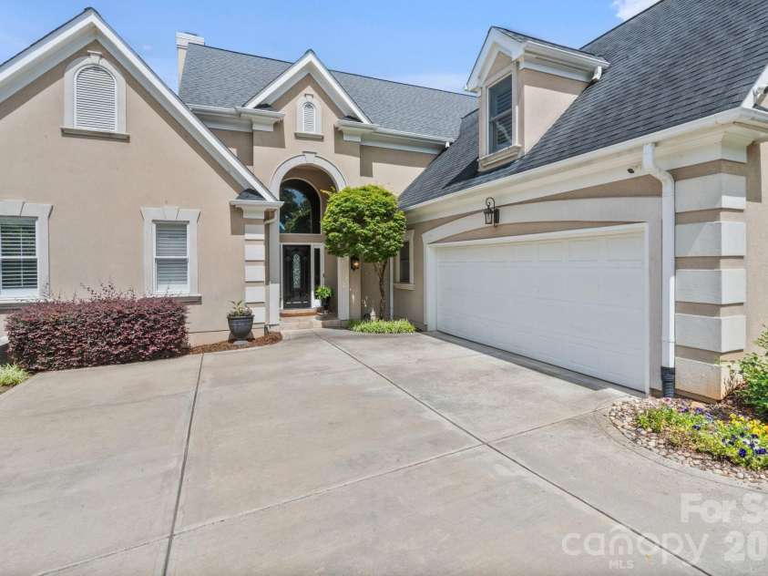 17825 Spinnakers Reach Drive, Cornelius, NC 28031.  MLS# CAR4342423, YatesRealty ID 27215. 