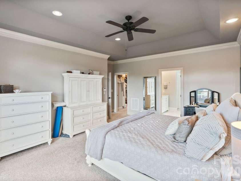 17825 Spinnakers Reach Drive, Cornelius, NC 28031.  MLS# CAR4342423, YatesRealty ID 27215. 