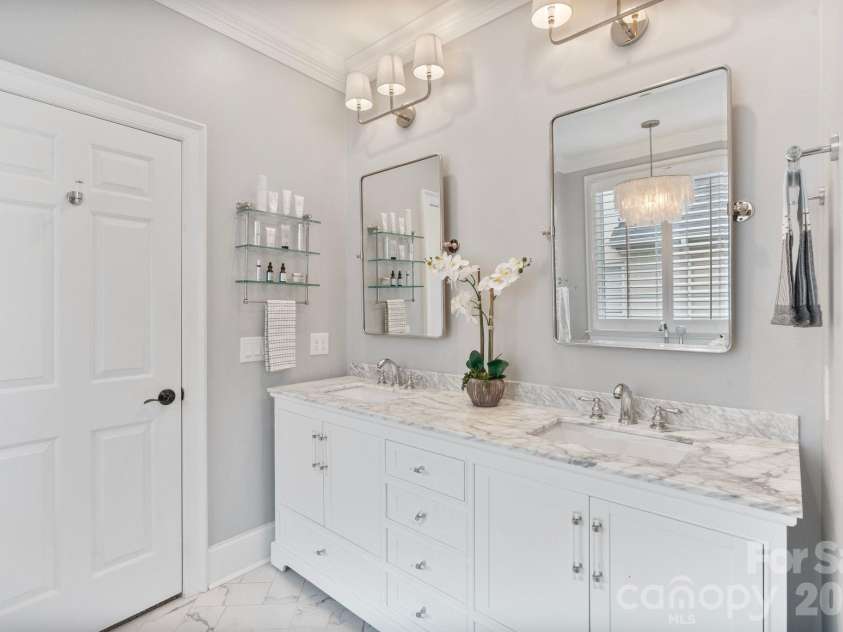 17825 Spinnakers Reach Drive, Cornelius, NC 28031.  MLS# CAR4342423, YatesRealty ID 27215. 