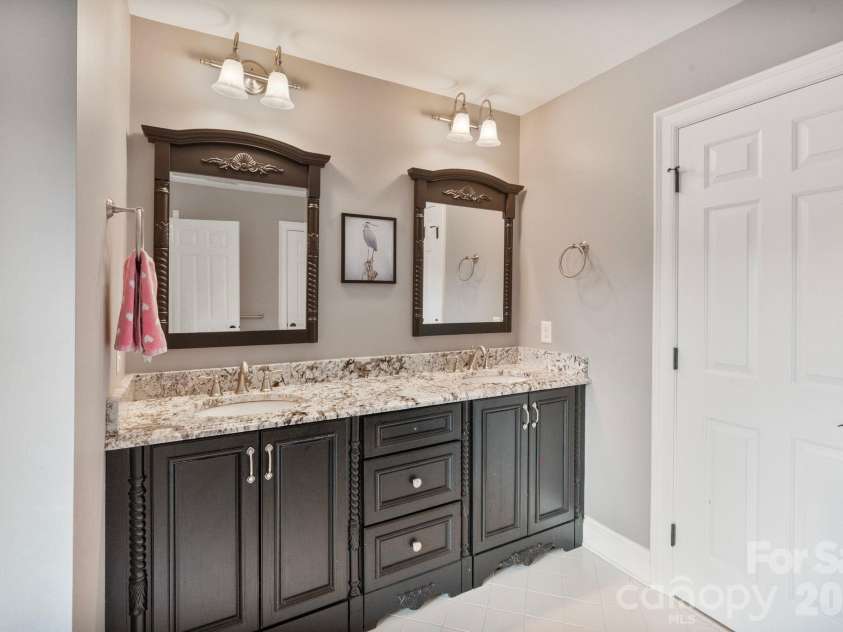 17825 Spinnakers Reach Drive, Cornelius, NC 28031.  MLS# CAR4342423, YatesRealty ID 27215. 