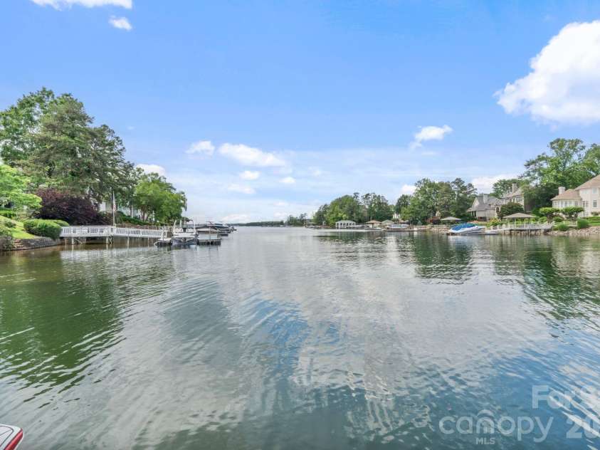 17825 Spinnakers Reach Drive, Cornelius, NC 28031.  MLS# CAR4342423, YatesRealty ID 27215. 
