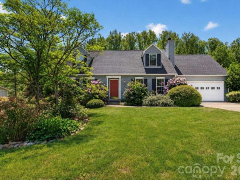 67 Beechwood Drive, Hendersonville, NC 28742.  MLS# CAR4376900, YatesRealty ID 27216. 