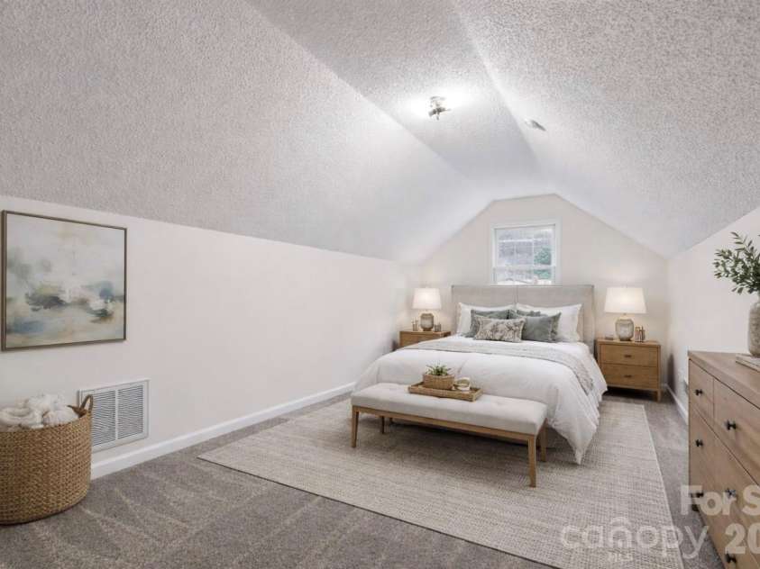 67 Beechwood Drive, Hendersonville, NC 28742.  MLS# CAR4376900, YatesRealty ID 27216. 