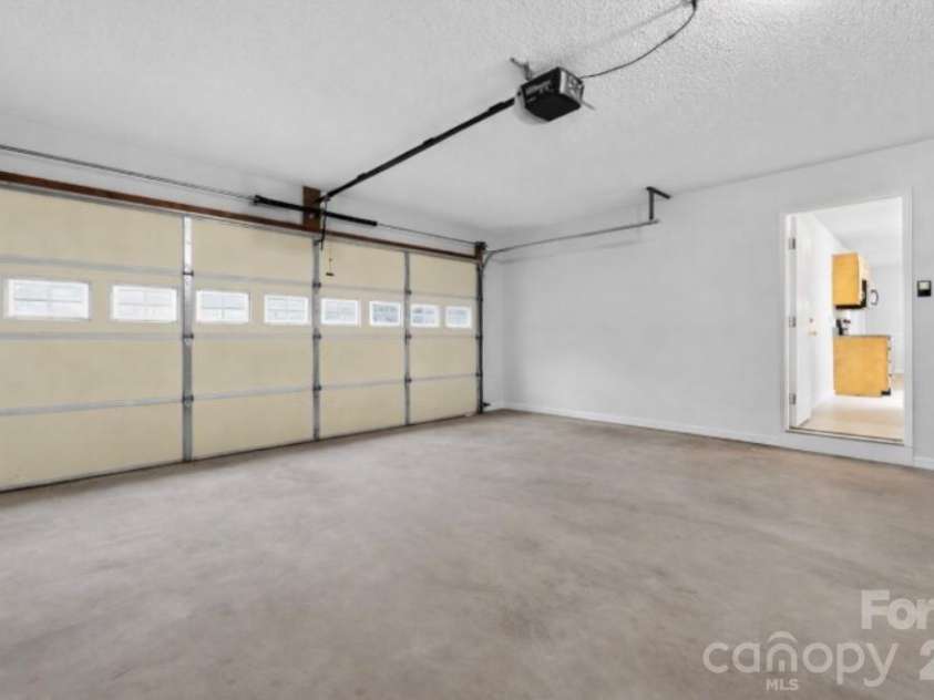 67 Beechwood Drive, Hendersonville, NC 28742.  MLS# CAR4376900, YatesRealty ID 27216. 
