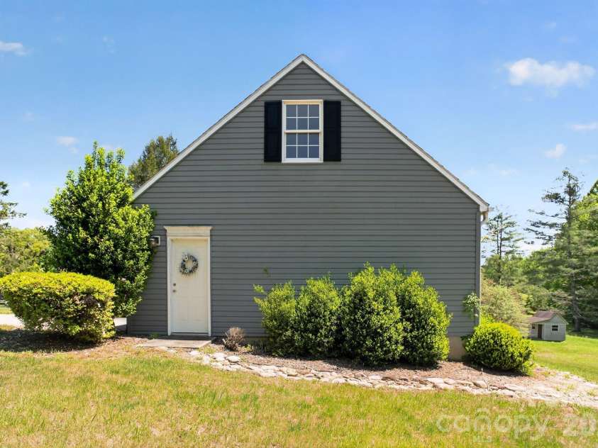 67 Beechwood Drive, Hendersonville, NC 28742.  MLS# CAR4376900, YatesRealty ID 27216. 