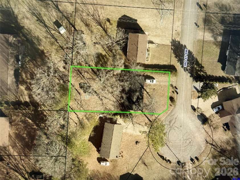 1450 3rd Street, Hickory, NC 28602.  MLS# CAR4383604, YatesRealty ID 27217. 