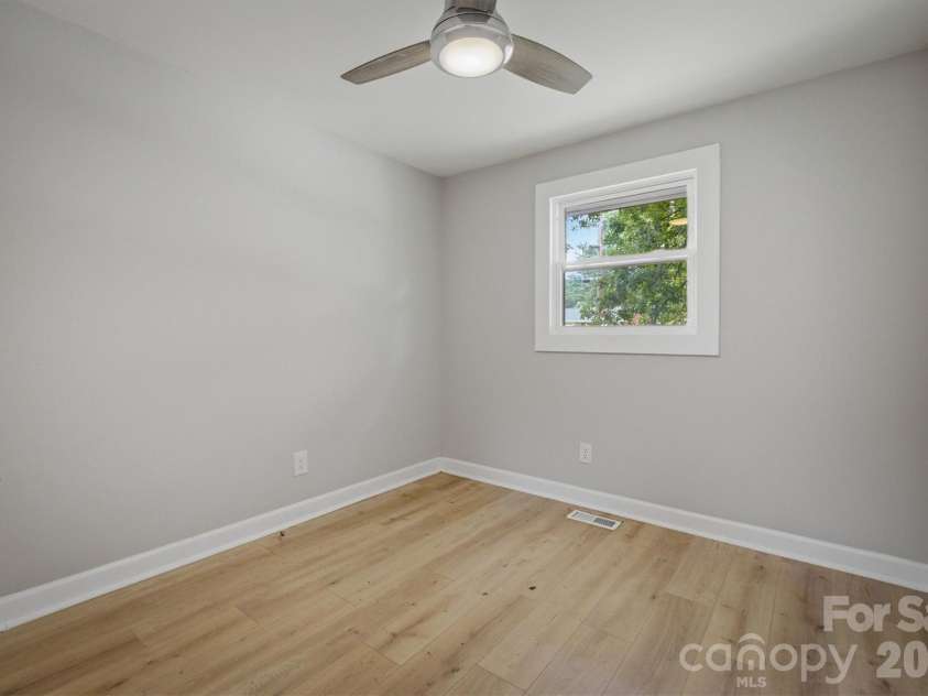 1450 3rd Street, Hickory, NC 28602.  MLS# CAR4383604, YatesRealty ID 27217. 