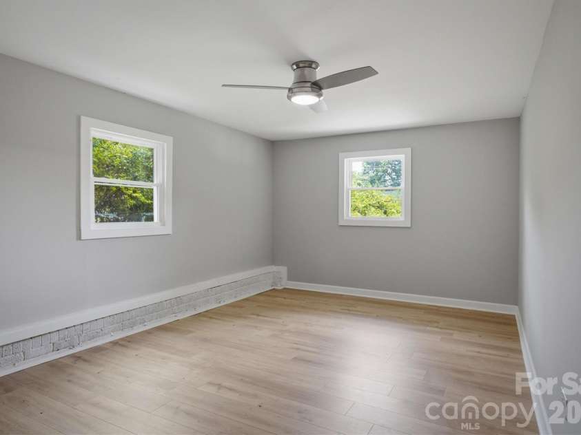 1450 3rd Street, Hickory, NC 28602.  MLS# CAR4383604, YatesRealty ID 27217. 