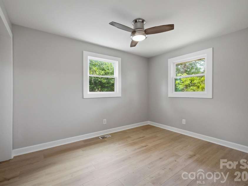 1450 3rd Street, Hickory, NC 28602.  MLS# CAR4383604, YatesRealty ID 27217. 