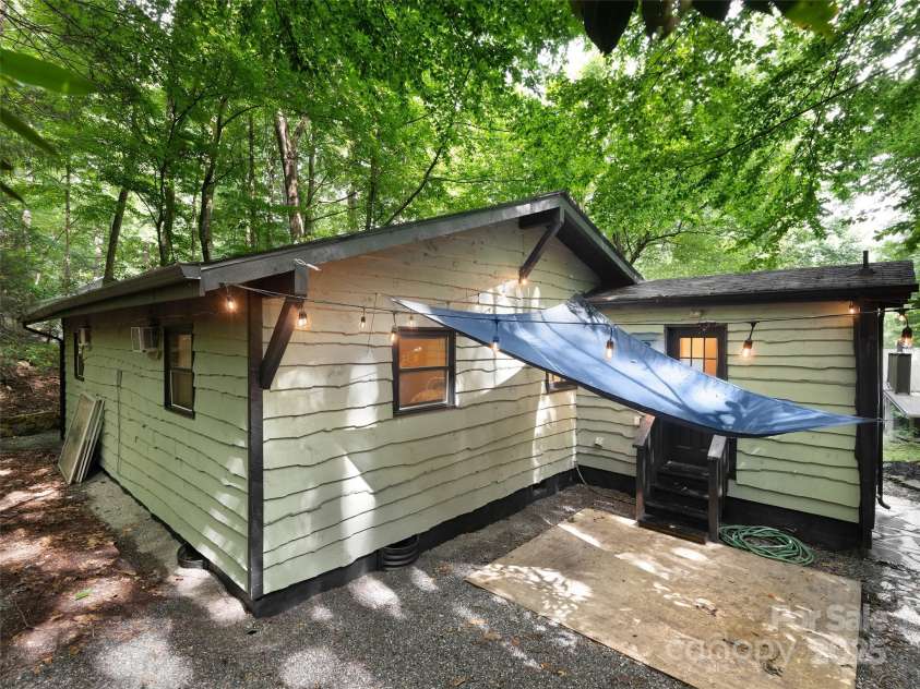 31 Poplar Lane, Maggie Valley, NC 28751.  MLS# CAR4283689, YatesRealty ID 27217. 