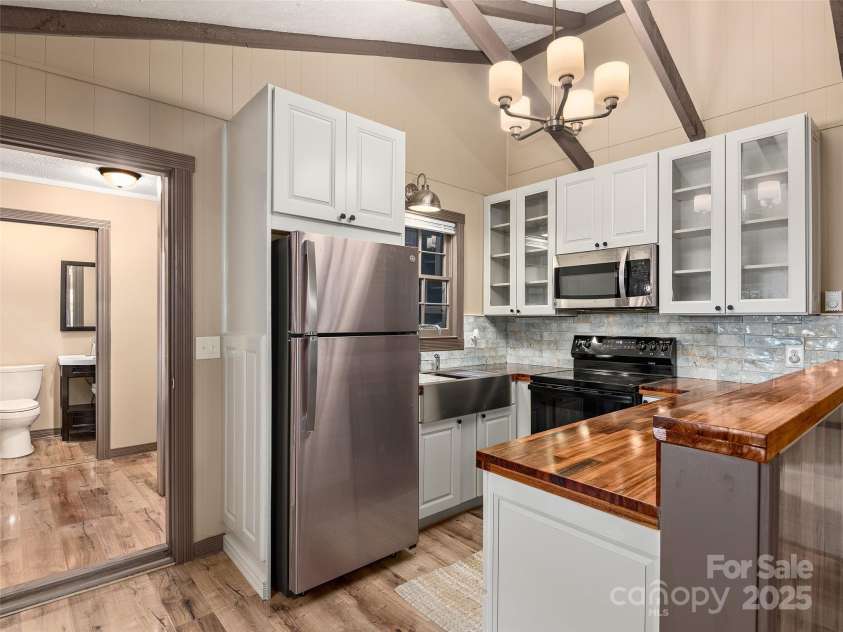 31 Poplar Lane, Maggie Valley, NC 28751.  MLS# CAR4283689, YatesRealty ID 27217. 