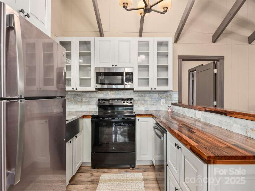 31 Poplar Lane, Maggie Valley, NC 28751.  MLS# CAR4329101, YatesRealty ID 27217. 