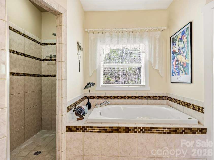 24 Sunnie Rae Lane, Candler, NC 28715.  MLS# CAR4368126, YatesRealty ID 27218. 