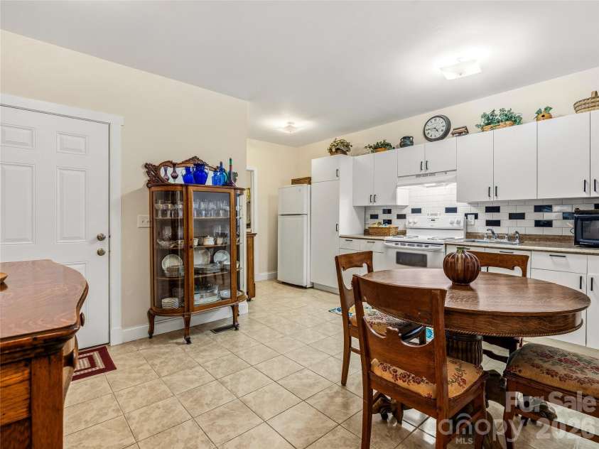 24 Sunnie Rae Lane, Candler, NC 28715.  MLS# CAR4368126, YatesRealty ID 27218. 
