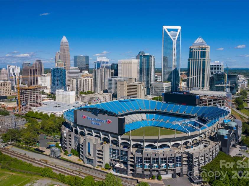 6009 Longar Lane, Charlotte, NC 28269.  MLS# CAR4283710, YatesRealty ID 27219. Connected yet private. Enjoy all the city has to offer just a short drive from the community.