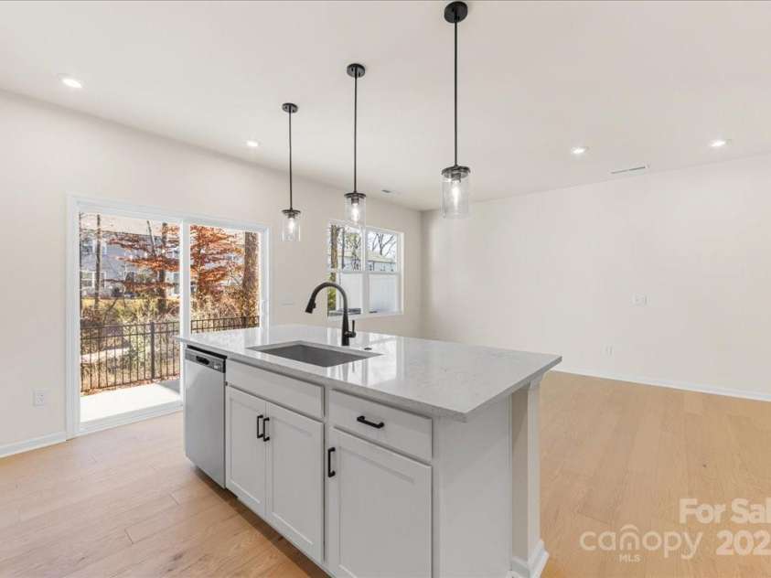 6009 Longar Lane, Charlotte, NC 28269.  MLS# CAR4283710, YatesRealty ID 27219. Large Central Island Ideal for Casual Dining or Entertaining.