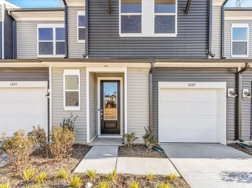 6009 Longar Lane, Charlotte, NC 28269.  MLS# CAR4283710, YatesRealty ID 27219. Maintenance Free Landscaping and Covered Front Entry.