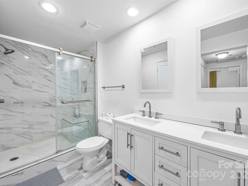 1315 East Boulevard, Charlotte, NC 28203.  MLS# CAR4271106, YatesRealty ID 2722. 