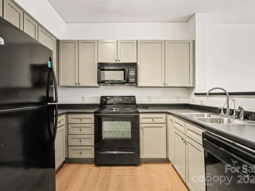 1315 East Boulevard, Charlotte, NC 28203.  MLS# CAR4333744, YatesRealty ID 2722. 