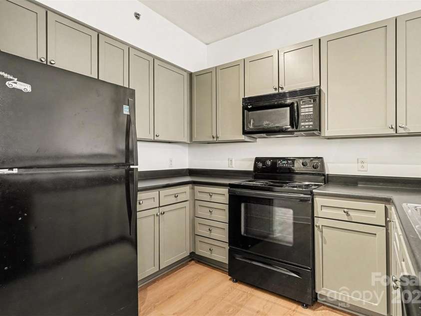 1315 East Boulevard, Charlotte, NC 28203.  MLS# CAR4333744, YatesRealty ID 2722. 