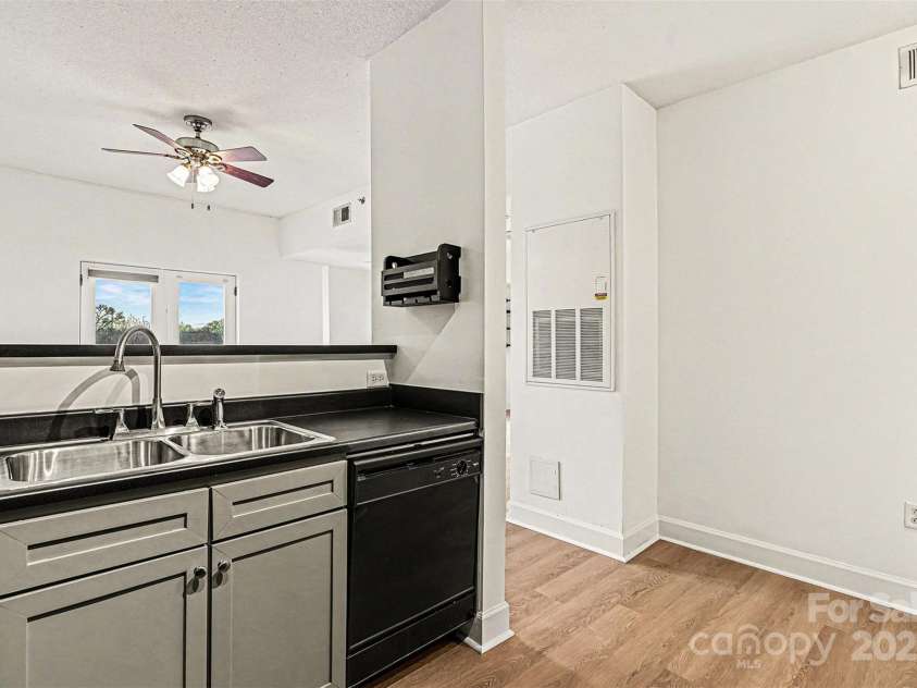 1315 East Boulevard, Charlotte, NC 28203.  MLS# CAR4333744, YatesRealty ID 2722. 