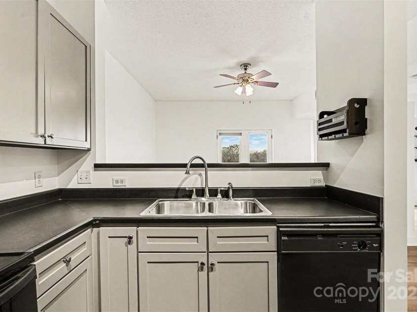 1315 East Boulevard, Charlotte, NC 28203.  MLS# CAR4333744, YatesRealty ID 2722. 