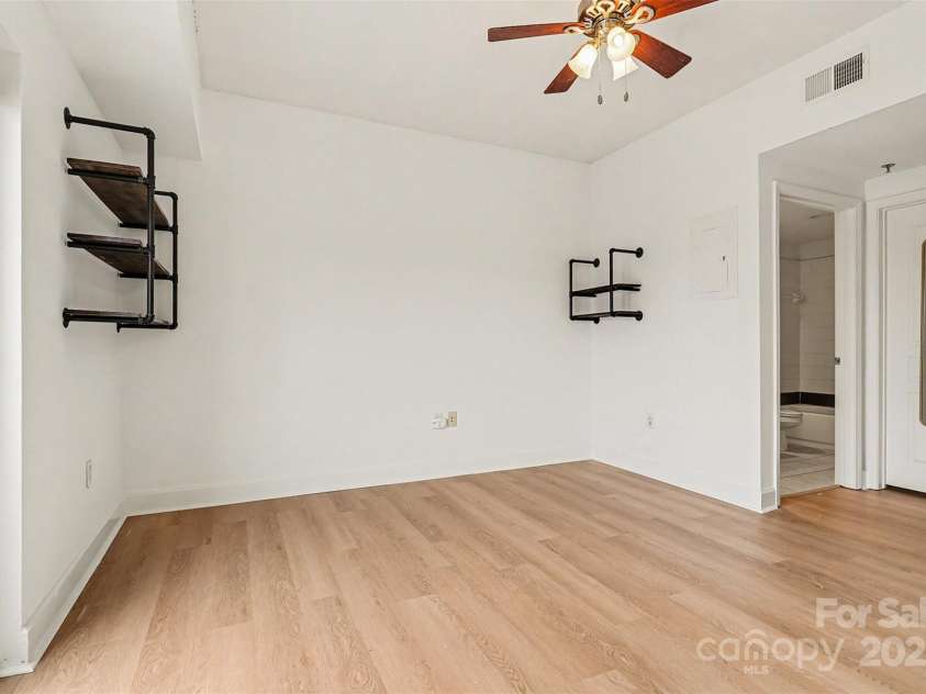 1315 East Boulevard, Charlotte, NC 28203.  MLS# CAR4333744, YatesRealty ID 2722. 