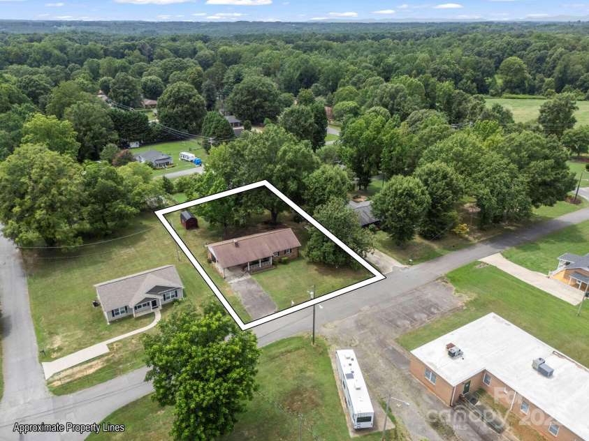 501 Weaver Street, Cherryville, NC 28021.  MLS# CAR4287583, YatesRealty ID 2722. 