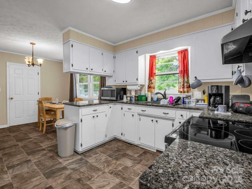 501 Weaver Street, Cherryville, NC 28021.  MLS# CAR4287583, YatesRealty ID 2722. Kitchen