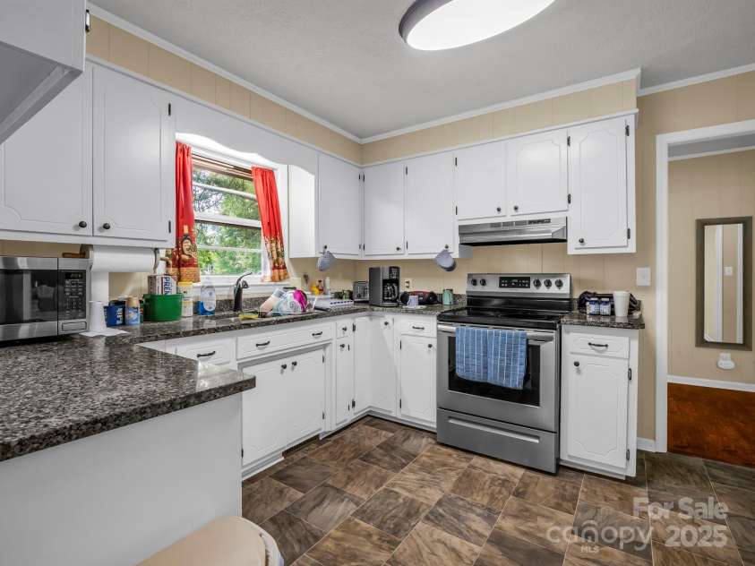 501 Weaver Street, Cherryville, NC 28021.  MLS# CAR4287583, YatesRealty ID 2722. Kitchen