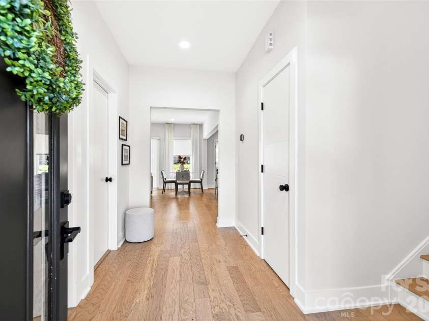 5044 Double Lakes Drive, Charlotte, NC 28212.  MLS# CAR4381424, YatesRealty ID 27220. Come on in!