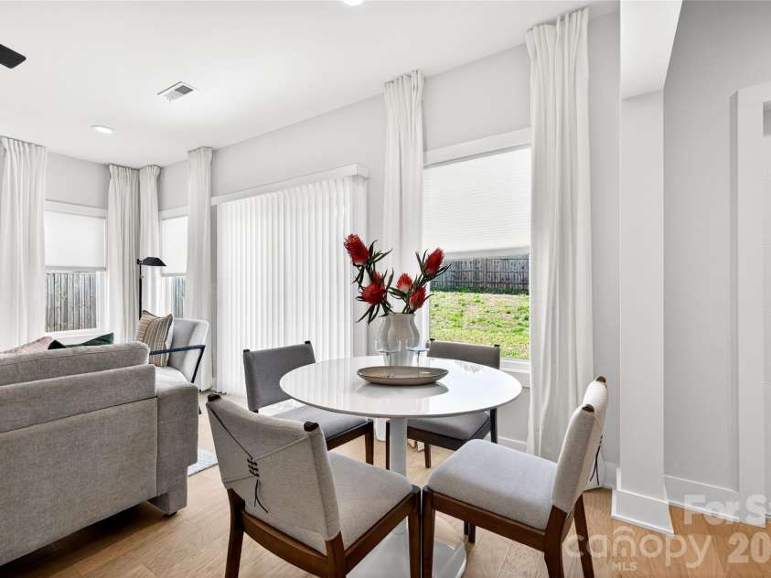 5044 Double Lakes Drive, Charlotte, NC 28212.  MLS# CAR4381424, YatesRealty ID 27220. Dining area.