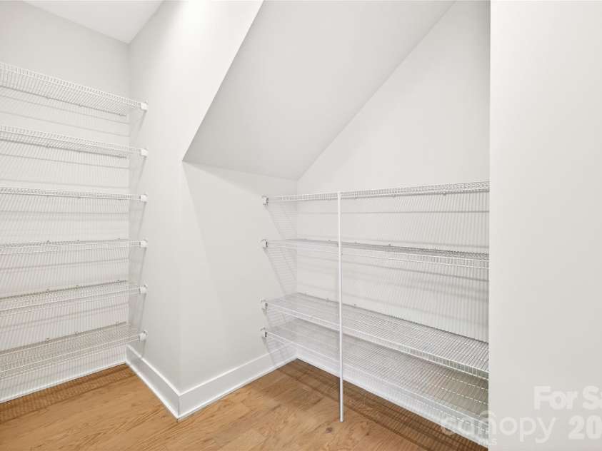 5044 Double Lakes Drive, Charlotte, NC 28212.  MLS# CAR4381424, YatesRealty ID 27220. Huge walk in pantry!