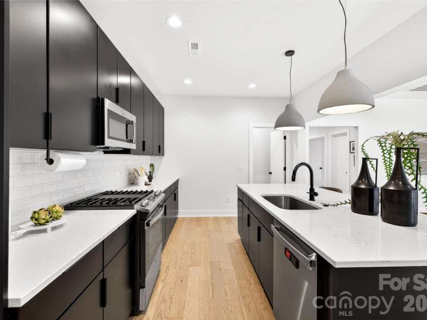 5044 Double Lakes Drive, Charlotte, NC 28212.  MLS# CAR4381424, YatesRealty ID 27220. Modern black cabinets.