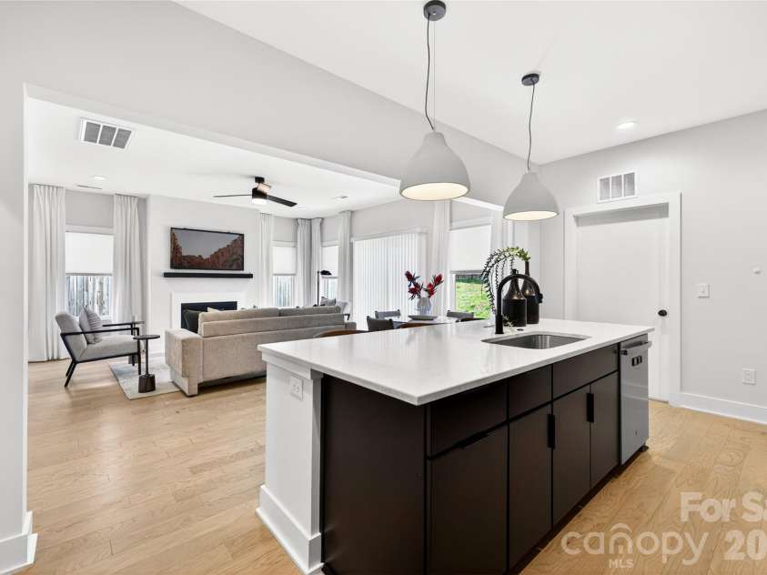 5044 Double Lakes Drive, Charlotte, NC 28212.  MLS# CAR4381424, YatesRealty ID 27220. Open floor plan perfect for entertaining.