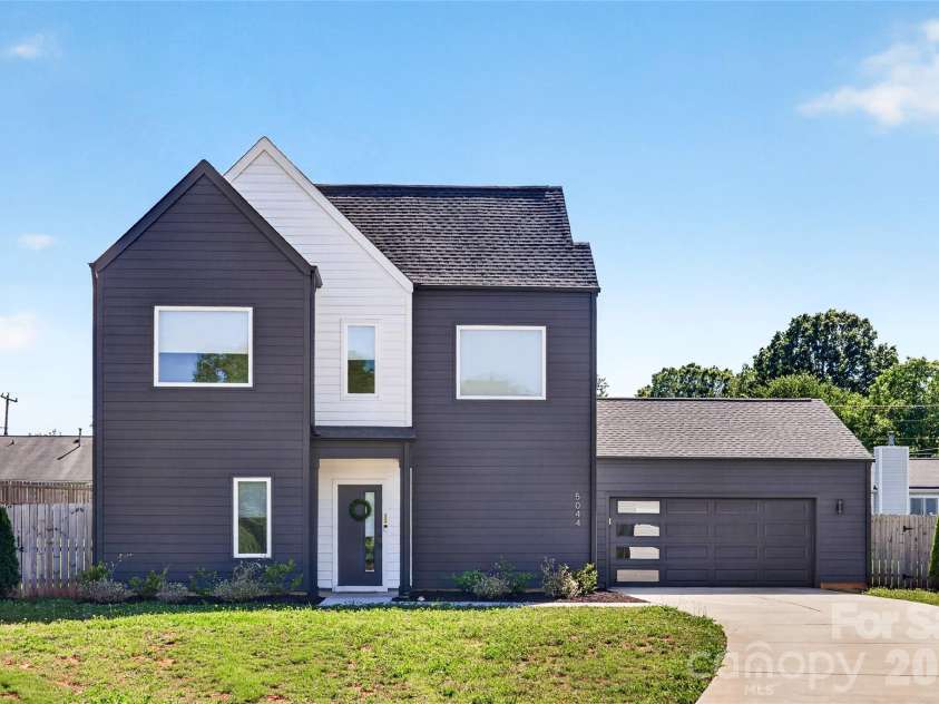 5044 Double Lakes Drive, Charlotte, NC 28212.  MLS# CAR4419619, YatesRealty ID 27220. 