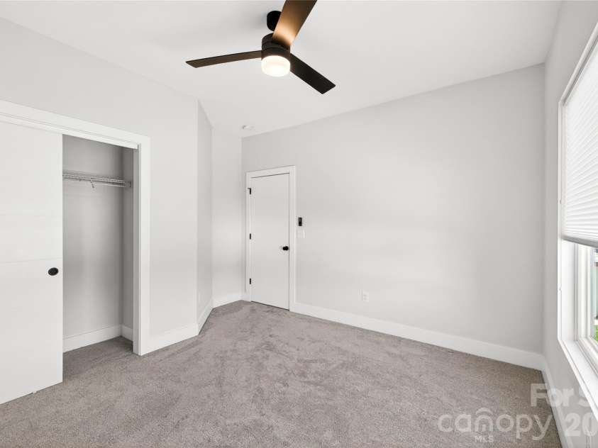 5044 Double Lakes Drive, Charlotte, NC 28212.  MLS# CAR4419619, YatesRealty ID 27220. 