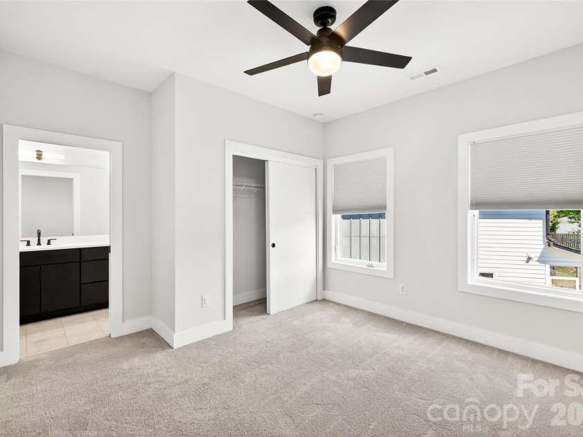 5044 Double Lakes Drive, Charlotte, NC 28212.  MLS# CAR4419619, YatesRealty ID 27220. 