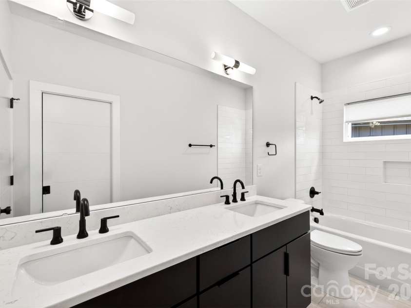 5044 Double Lakes Drive, Charlotte, NC 28212.  MLS# CAR4419619, YatesRealty ID 27220. 