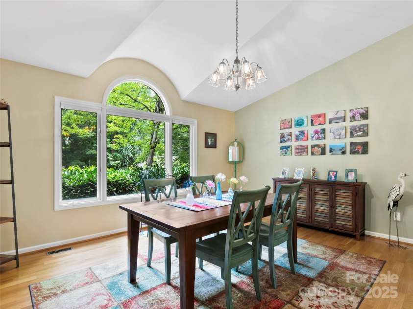 1820 Riverview Court, Hendersonville, NC 28739.  MLS# CAR4283743, YatesRealty ID 27222. 